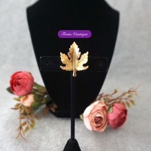 🍁 VINTAGE Golden Maple Leaf Brooch / Scarf Pin 🧷